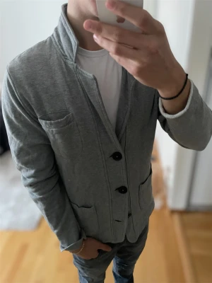 Grå casual kavaj med knappar - Skick 9/10 storlek M/S