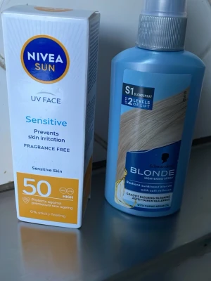 Nivea solskydd & Schwarzkopf blondspray - Säljer ett Nivea Sun UV Face Sensitive solskydd SPF 50 för känslig hud, parfymfri och skyddar mot hudåldrande. Medföljer Schwarzkopf Blonde Lightening Spray S1 för att ljusa upp håret upp till 2 nivåer, innehåller arganolja.        Pris för dessa i butik ca 299:/