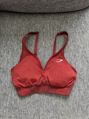 Vinröd sport-bh från Gymshark - Aldrig använd! Storlek S