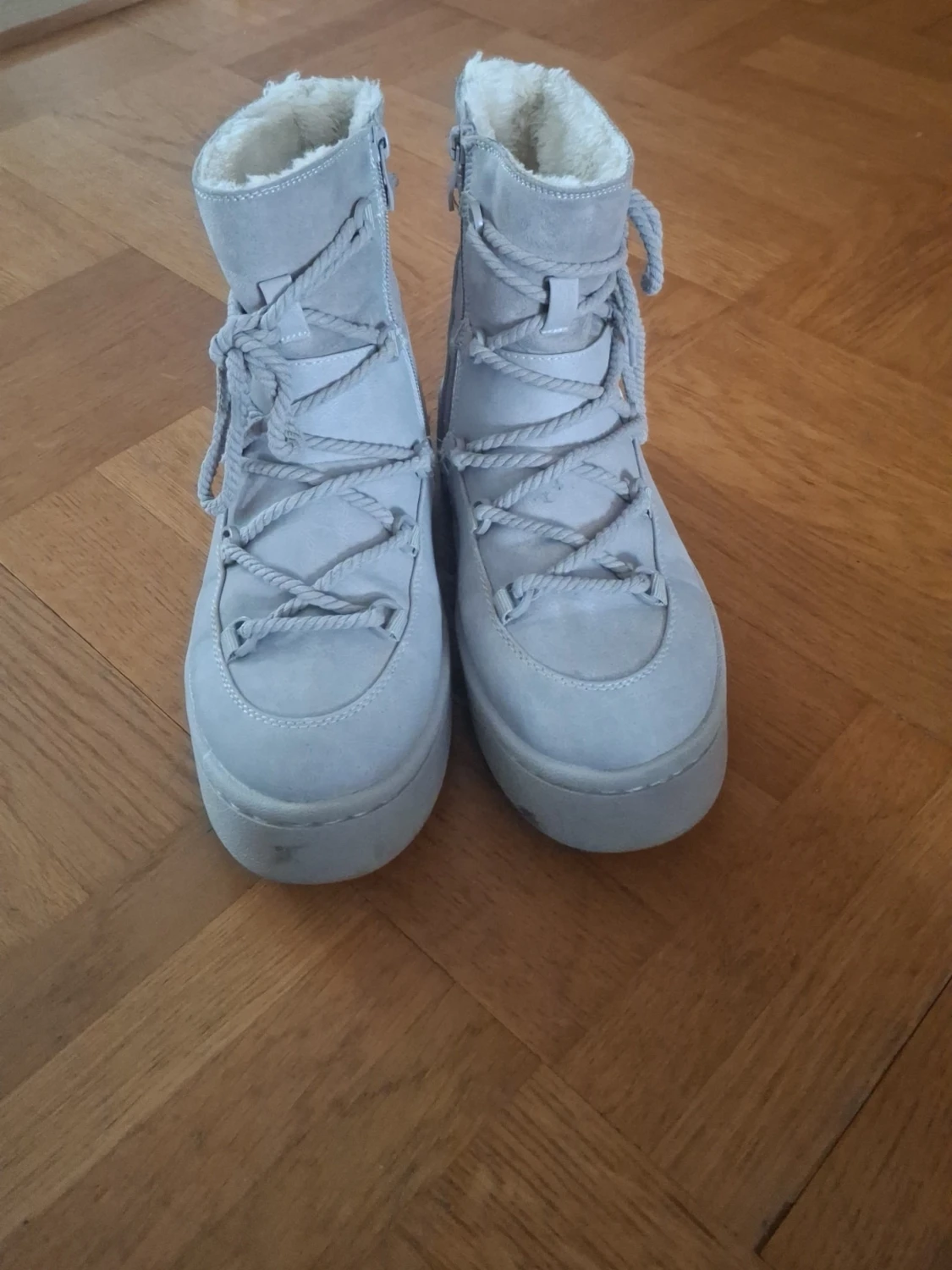 Gråa fodrade kängor med snörning - 5