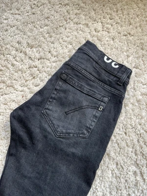 Svarta Dondup George jeans  - Svarta Dondup George jeans Inga defekter Storlek 30 Hör av er vid frågor!🙌