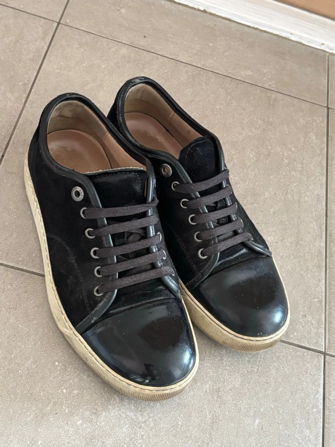Svarta Lanvin sneakers i mocka och lack - 2