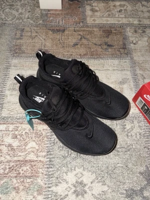 Nike Air Presto Triple Black sneaker - Hej, säljer helt svarta nike air presto eftersom de var för stora för mig