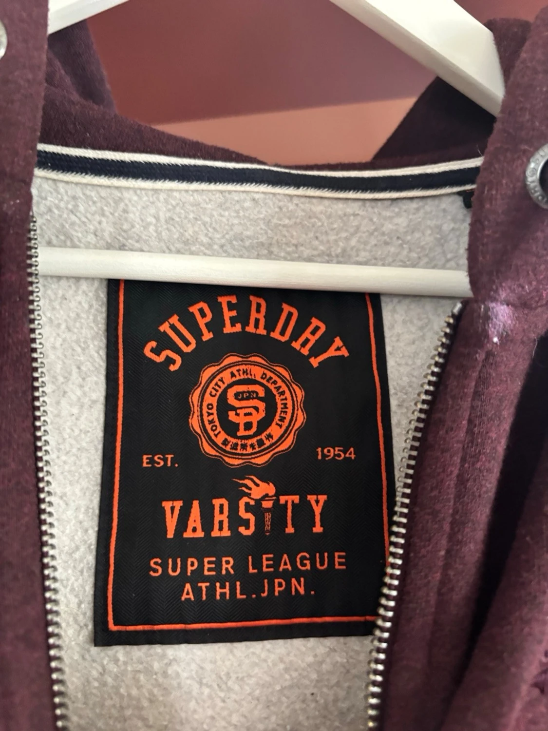 Vinröd hoodie från Superdry - 2