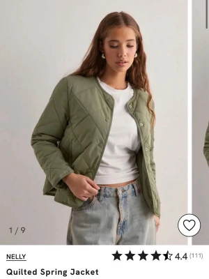 Nelly Quilted Green Spring Jacket - Nelly Alltid slut såld hos Nelly så passa på att köpa den här jackan! Size S Grön Knappt använt Perfekt inför vår-väder och sommaren