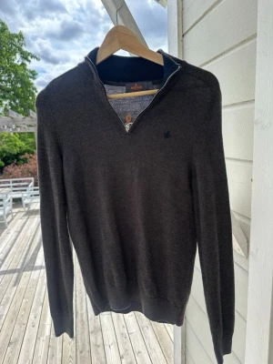 Morris halvzip-tröja  - Morris tröja med halvzip, Ny pris 1 900 kr. 