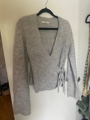 Wrap stickad tröja - Gina tricot stickad wrap sweater. 