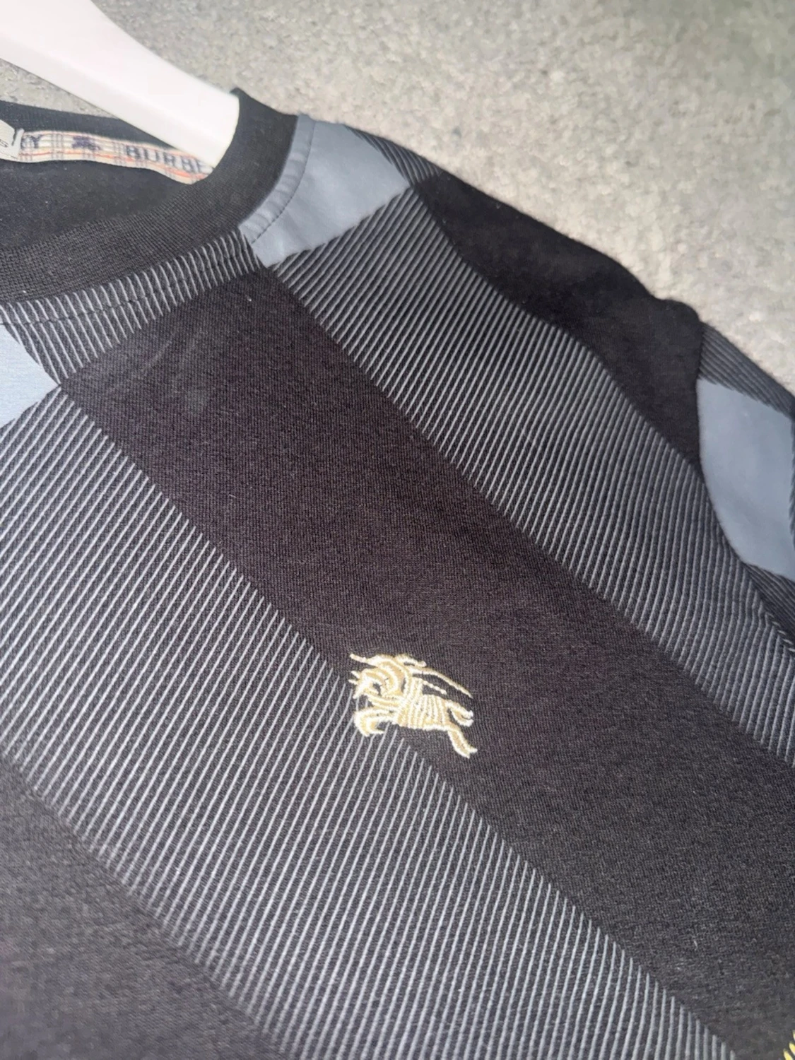 Burberry tshirt - 2