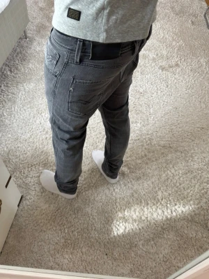 Replay anbass jeans  - Replay Jeans | skick 9/10 | Storlek 32/32 | Pris - 499kr | Modellen är ca 180cm lång | Hör av dig vid minsta fråga eller fundering!!