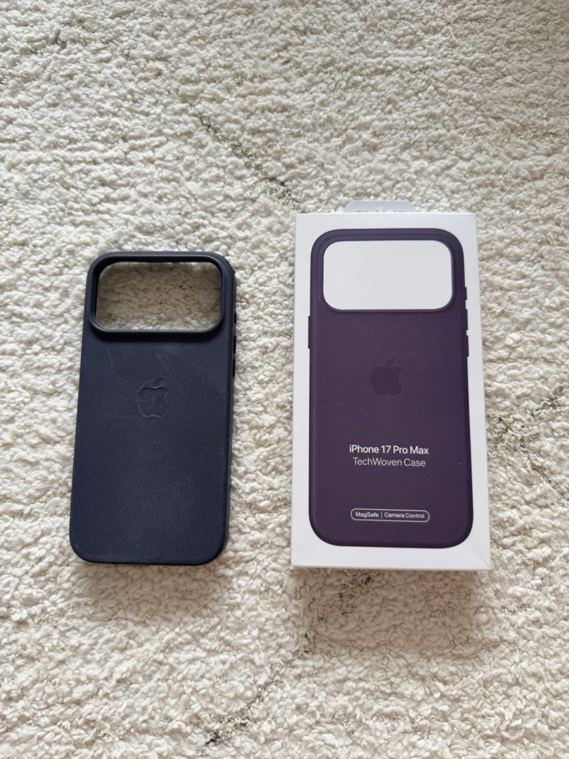 Mörkblåt TechWoven skal iPhone 17 Pro Max