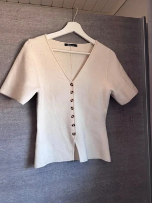 Söt tröja - Säljer denna såå fina tröjan från Gina☺️☺️💓