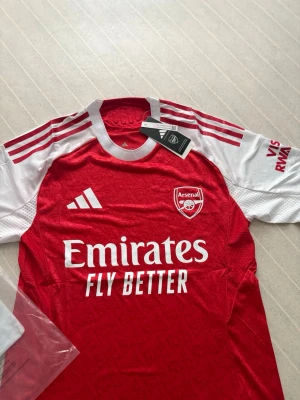 Arsenal matchtröja Adidas röd/vit - Arsenal hemma kit helt nytt storlek M