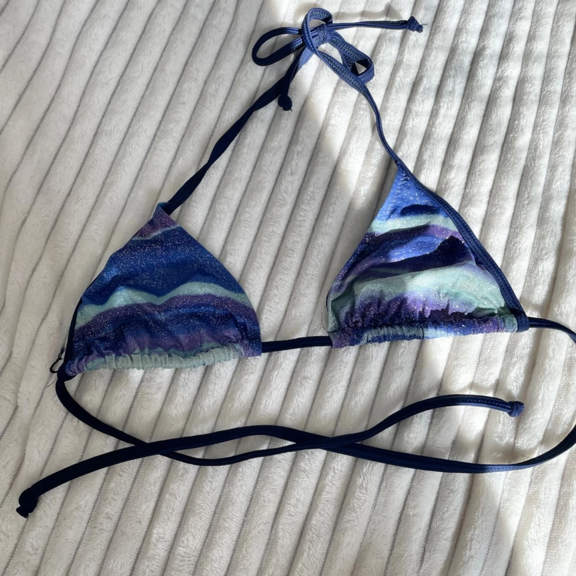 Fin mörkblå guldig glittrig bikini topp - 1