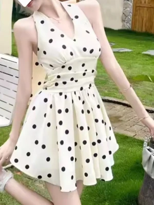 Vit halter prickig kort klänning - Längd 85.