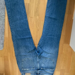 Lager jeans straight fit - Betala bara frakt så är dem sina