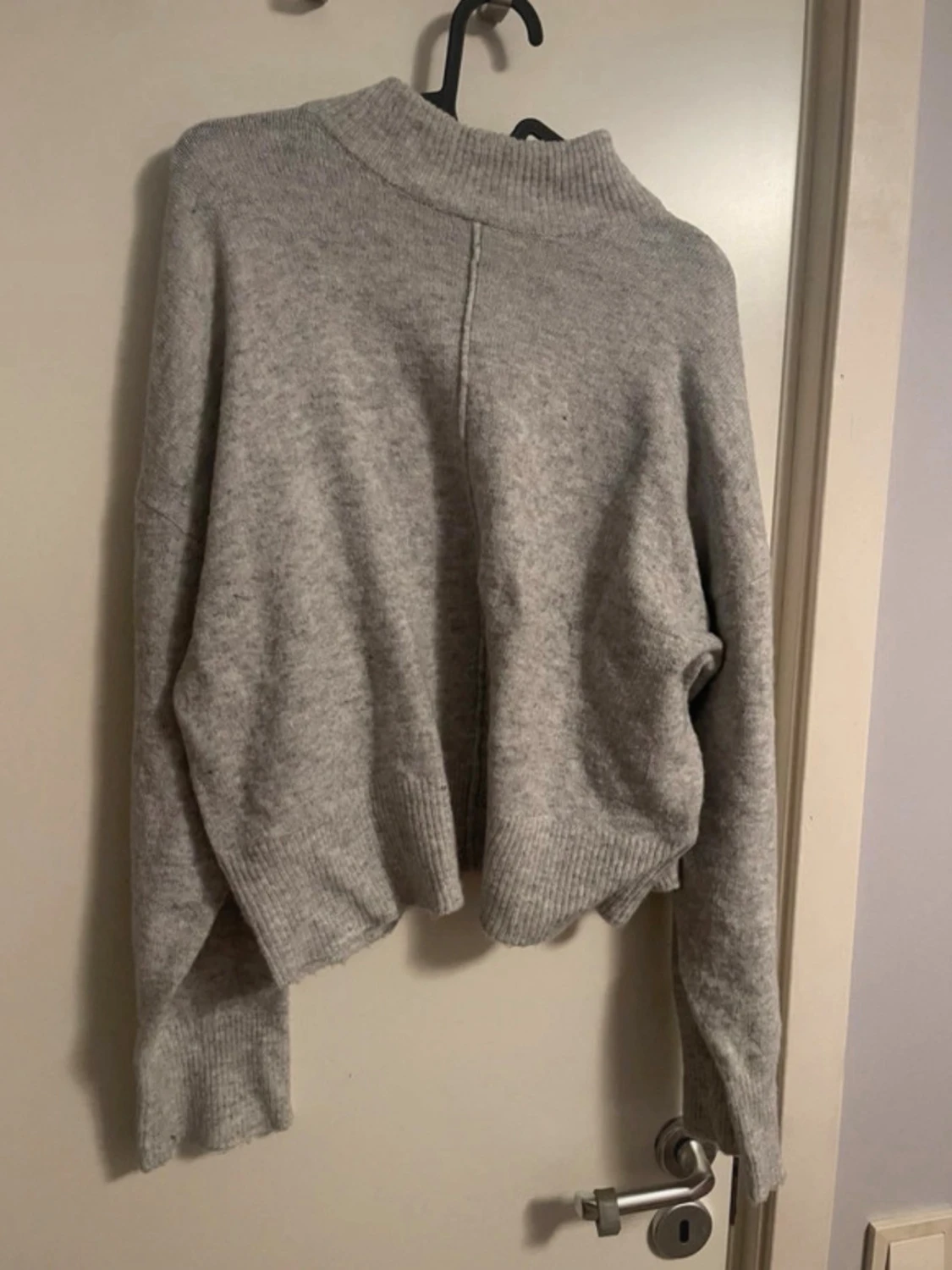 Ljusgrå stickad polotröja - 1