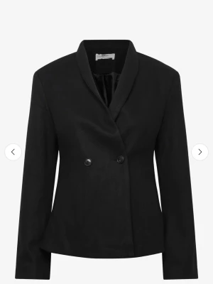 Svart kavajjacka från Gina - I storlek M