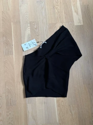 Zara topp - Stickad Zara topp, helt ny oanvänd!