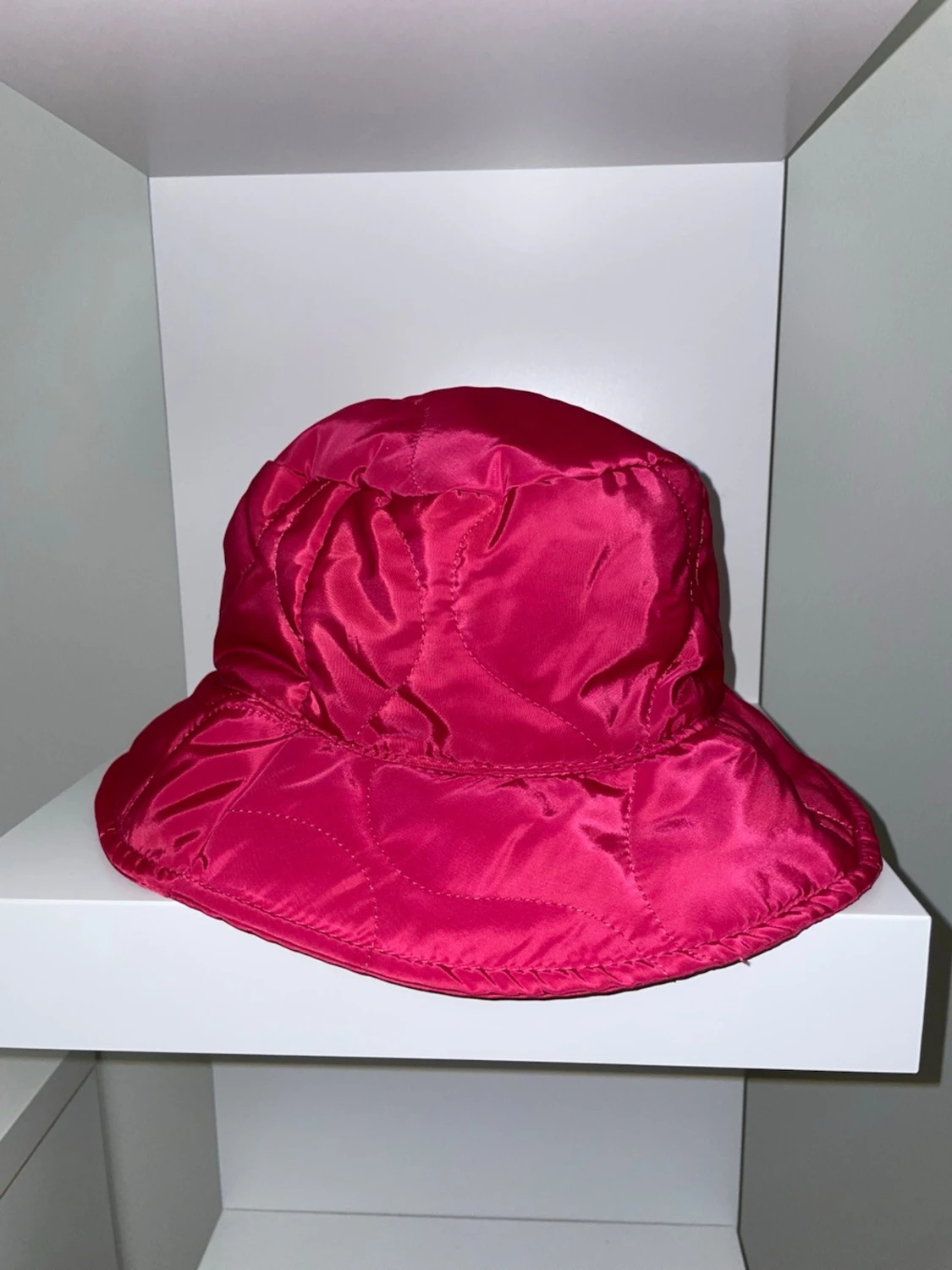 Parfois Rosa quiltad bucket hat