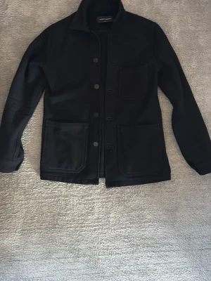 A days march overshirt  - Säljer denna riktigt snygga overshirt från A days march. Den är i nyskick, använd 1 gång. 