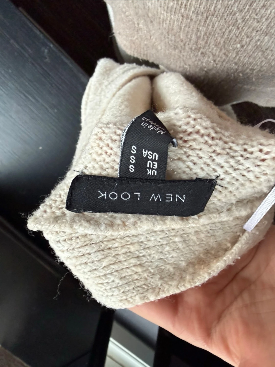 Beige kofta med stora knappar - 2