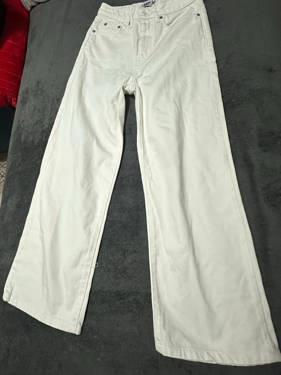 Vita vida jeans med hög midja 