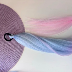 Löshår med snodd  - Köp gäller 1st hårtofs, bildnr 1! Jätte mjukt easy braiding löshår med snodd. Helt ny. Inköpt i Tjeckien:) Finns i många olika färger. Kan även blandas efter önskemål:)