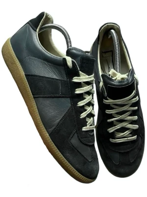 Maison margiela skor - Skick 9/10. Lite smutsiga, några få skavanker. 42, ingen box. Äldre cw.