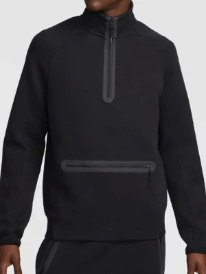 Nike tech zip  - Säljer denna nike tech tröjan för att den it passar mig. Nytt skick.  