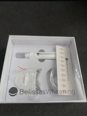 Belissas Whitening tandblekningskit - Komplett tandblekningskit från Belissas Whitening med blekningspenna, LED-lampa och färgskala. 