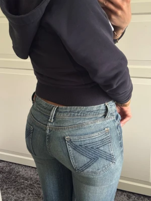 Lowwaist Vintage Jeans   - Innerben: 81 cm Midja: 80 cm 