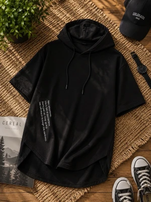 Svart Kortärmad Luvtröja  - Storlek: L, Material: 95 % Polyester & 5 % Elastane, utmärkt skick!