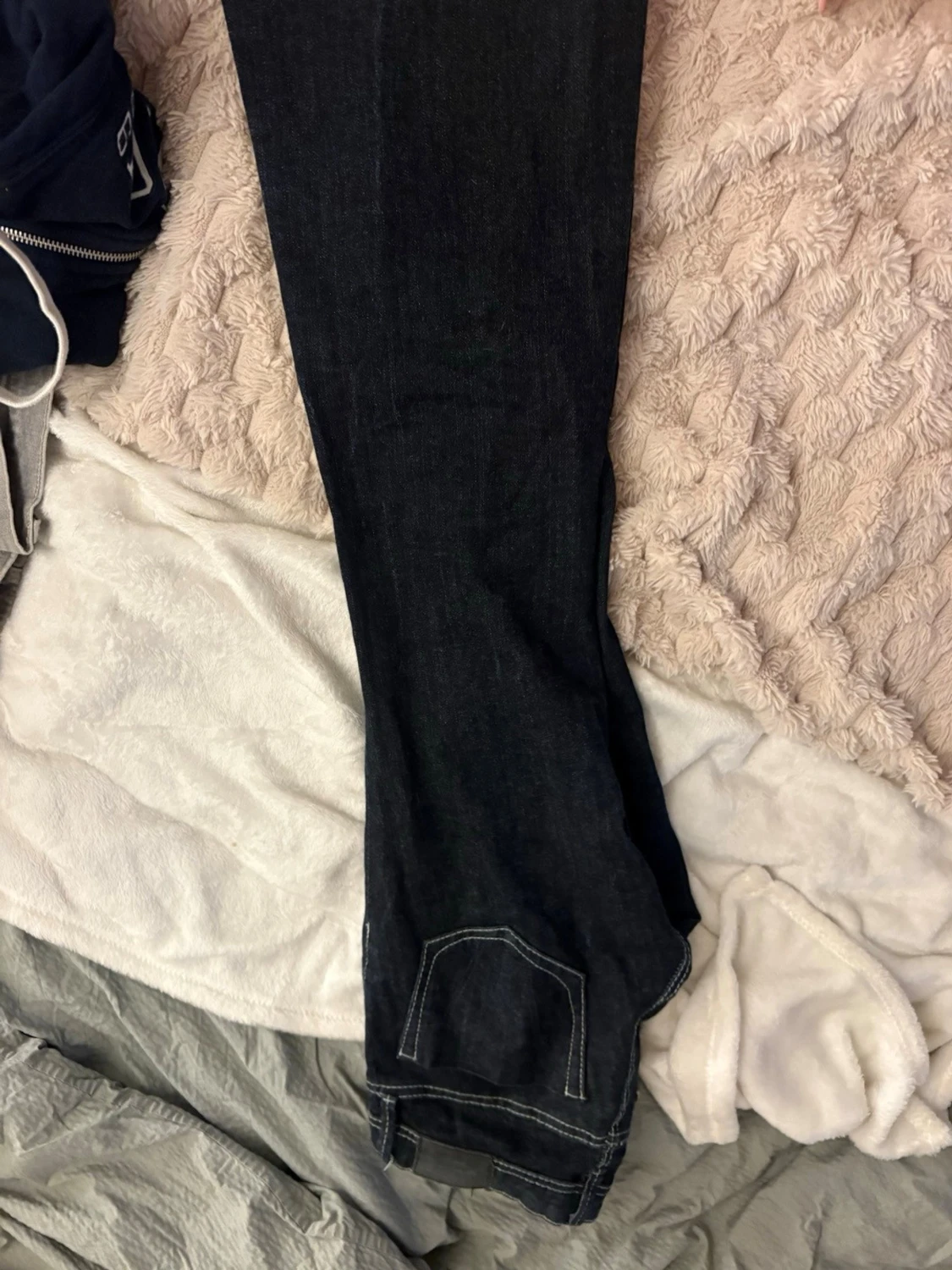 Mörkblåa bootcut jeans  - 2