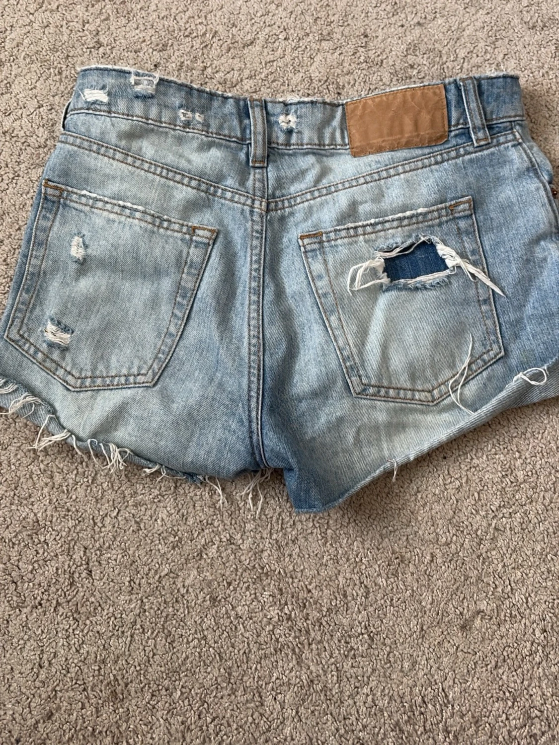 H&M Ljusblå jeansshorts - 1