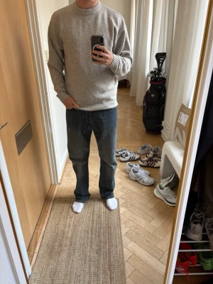 Stickad tröja från Jack&jones  - Säljer denna snygga stickade tröja i storlek M från Jack&jones, använd ett par fåtal gånger, väldigt bra skick. 