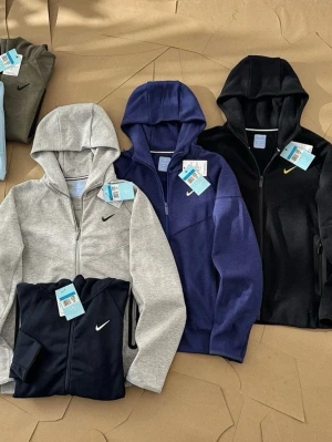Nike tech fleece - Skriv i dm vid fråga eller om varan finns i lager, pris kan diskuteras!