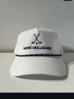 HELT NY More Mulligans golf keps - 199kr/st. Har 2st. Finns även i svart 