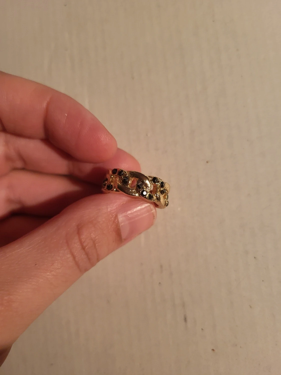 Gold coloured ring - 4