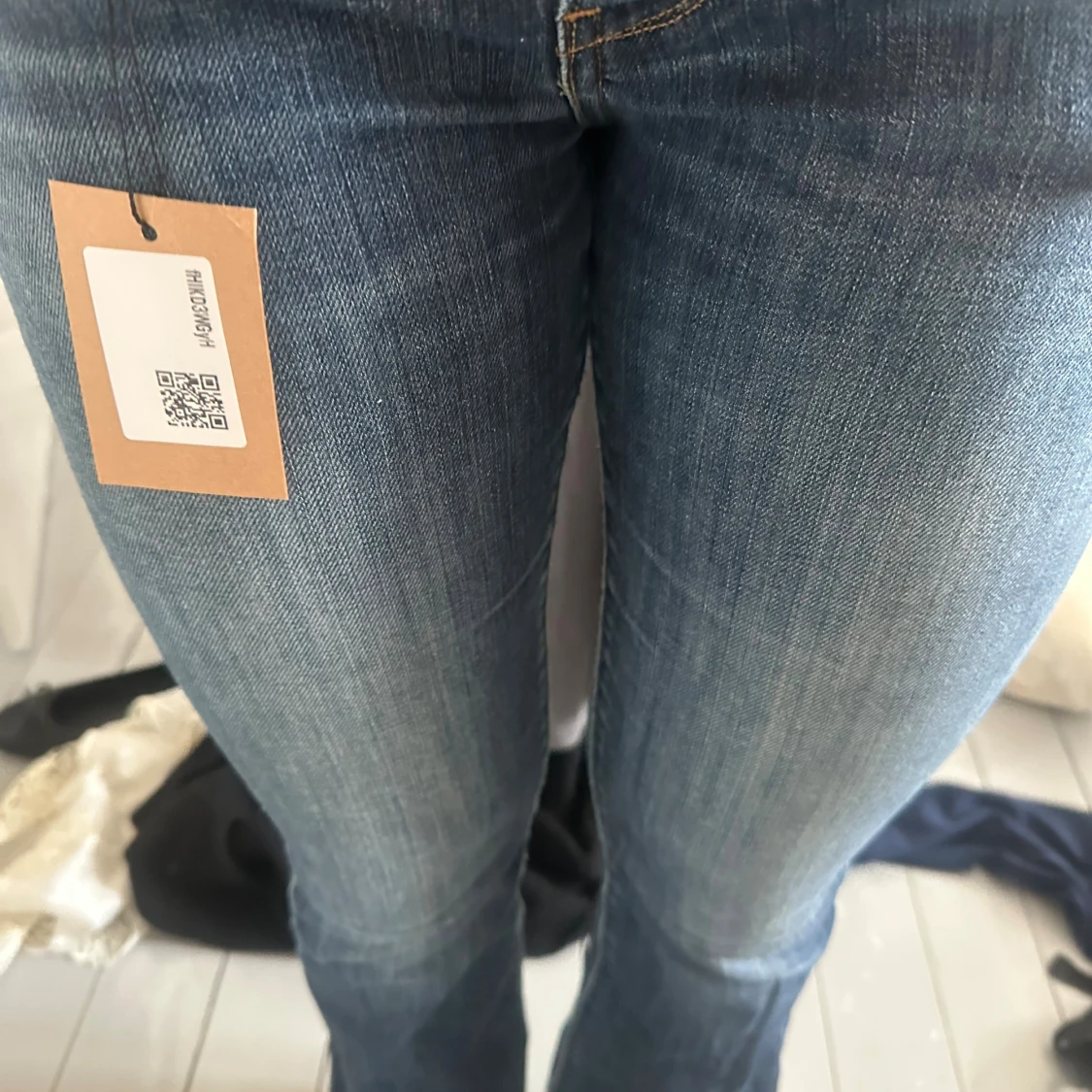 Mörkblå bootcut jeans från Levis - 2