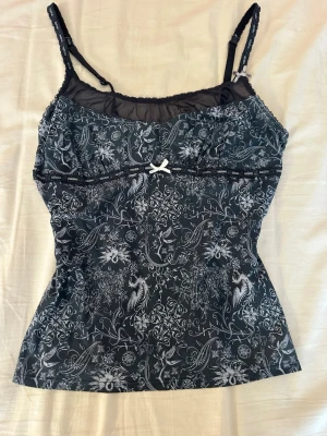  spetslinnetopp med mönster -  spetslinnetopp med mönster