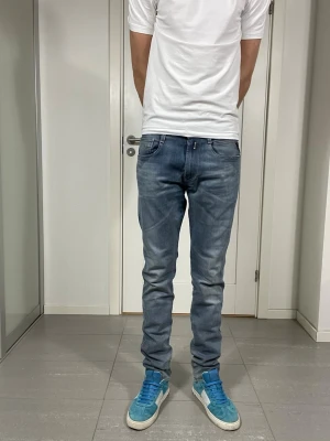 Replay Anbass Hyperflex Jeans  - Säljer nu dessa Replay Anbass Hyperflex Jeans, W31 o L34, skriv för fler bilder/frågor🙌🏼