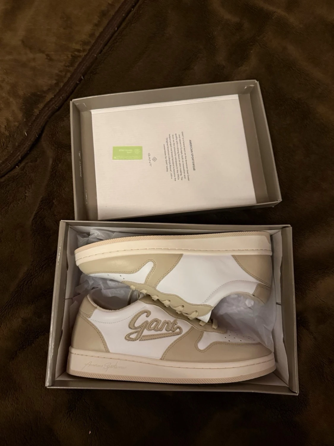 Beige och vita sneakers från Gant - 1