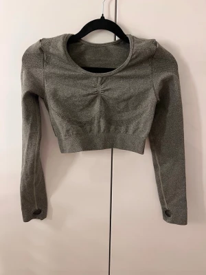 Tränings topp - Använd några gånger annars som ny 