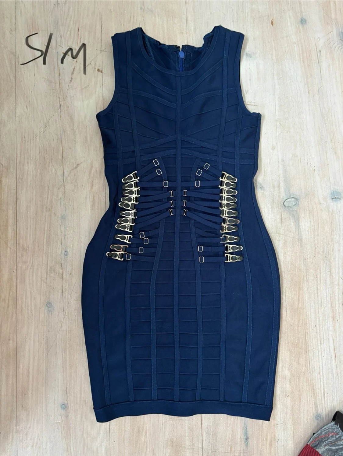Marinblå bodycon klänning med detaljer