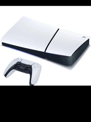 PlayStation 5 med DualSense-kontroll - PlayStation 5 konsol från Sony i futuristisk vit och svart design med matchande DualSense-kontroll. Konsolen har mjuka, rundade former och LED-detaljer. Perfekt för gaming på nästa nivå med kraftfull prestanda och stöd för 4K-upplösning. Pris kan diskuteras