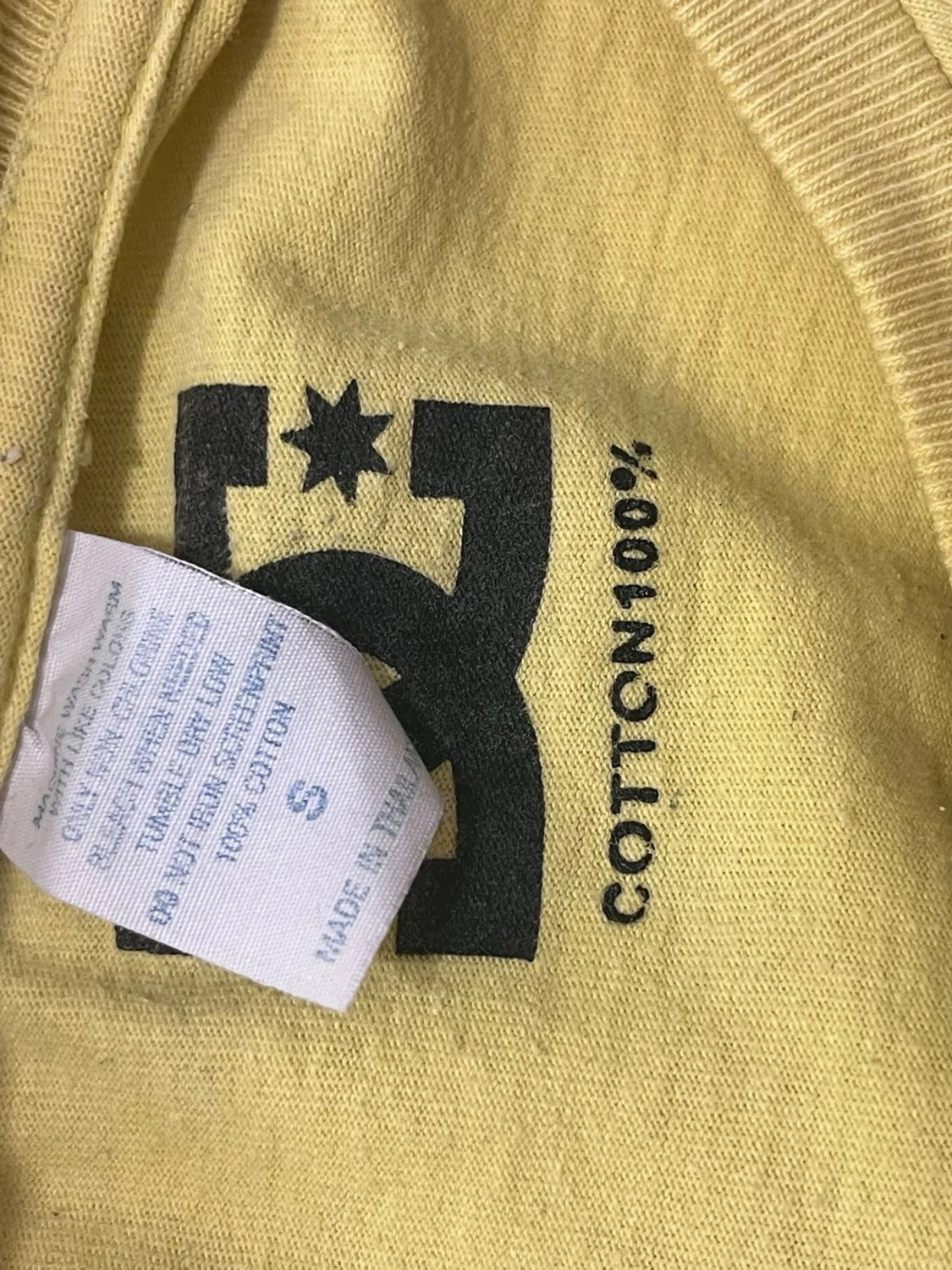 Gul DC t-shirt med stor logga - 5