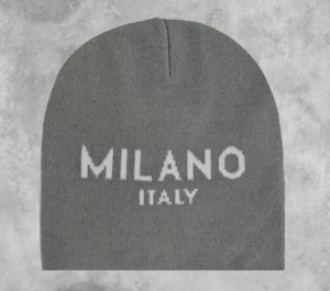Grå MILANO ITALY mössa - Säljer nu en grå MILANO ITALY mössa! Aldrig använd!