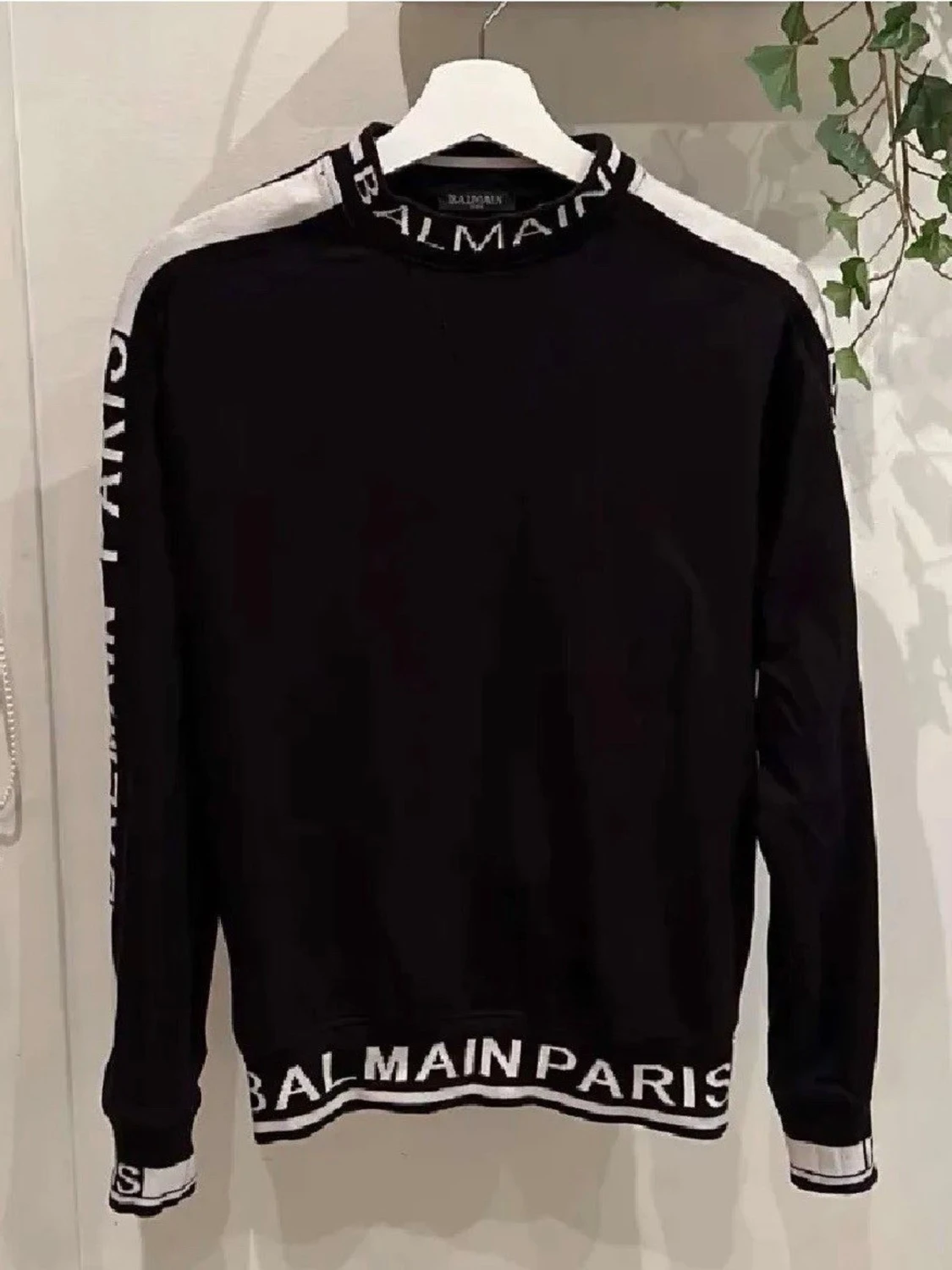 Svart tröja från Balmain Paris
