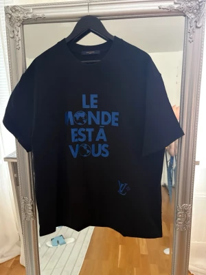 Svart t-shirt med tryck - Svart oversized t shirt