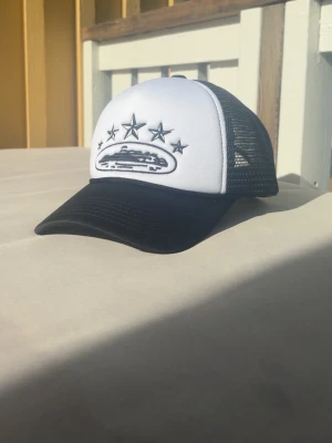 Corteiz keps - Säljer denna corteiz keps samt 3 andra i annan färg.🧢 pris 350kr